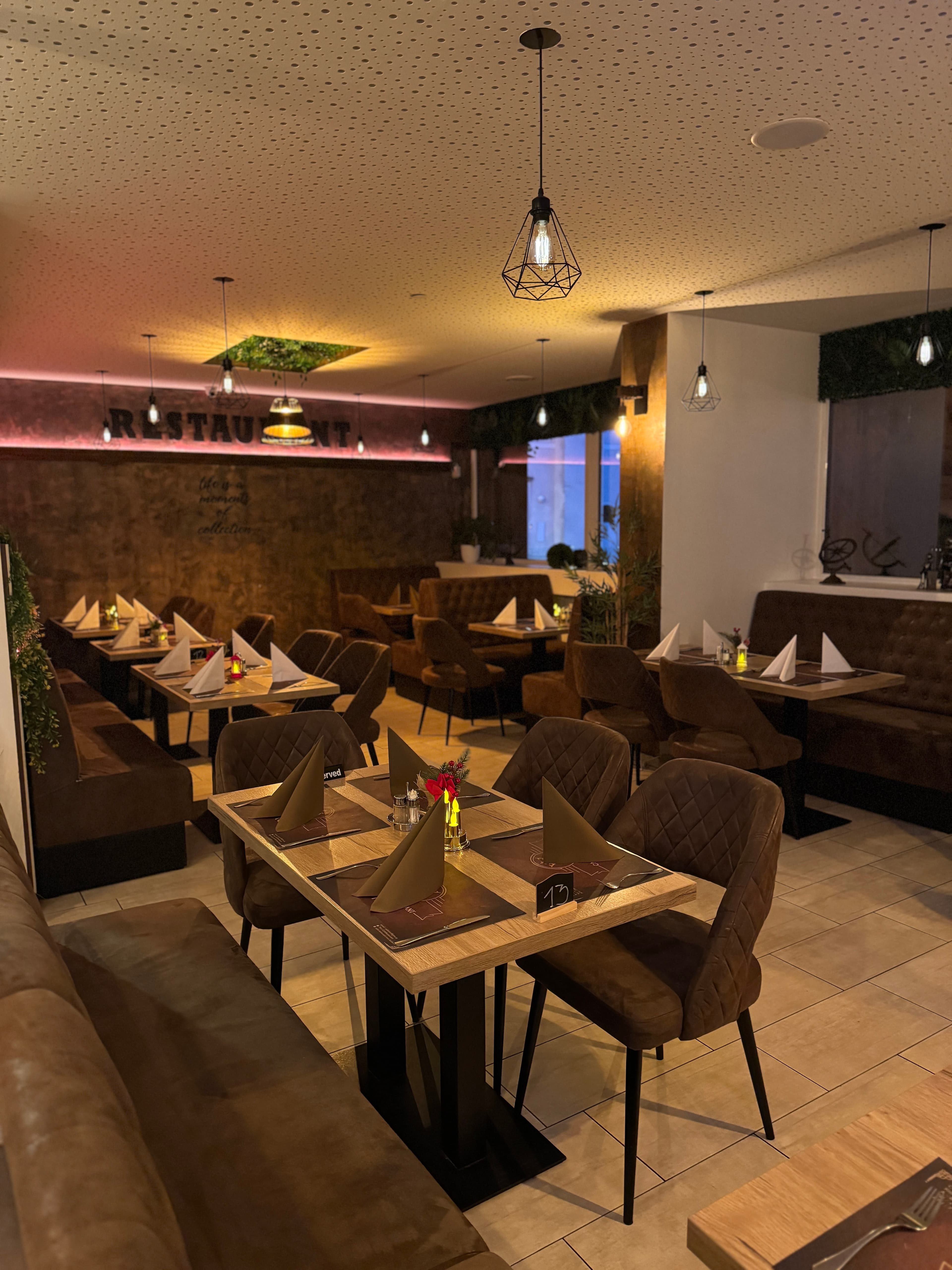 Stimmungsvoller Abend im Restaurant TRON